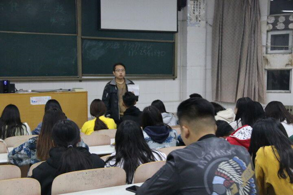 工商管理系班会进行时——秋季运动会安全事项