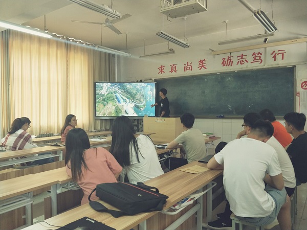 工商管理系创新创业大赛预演进行时