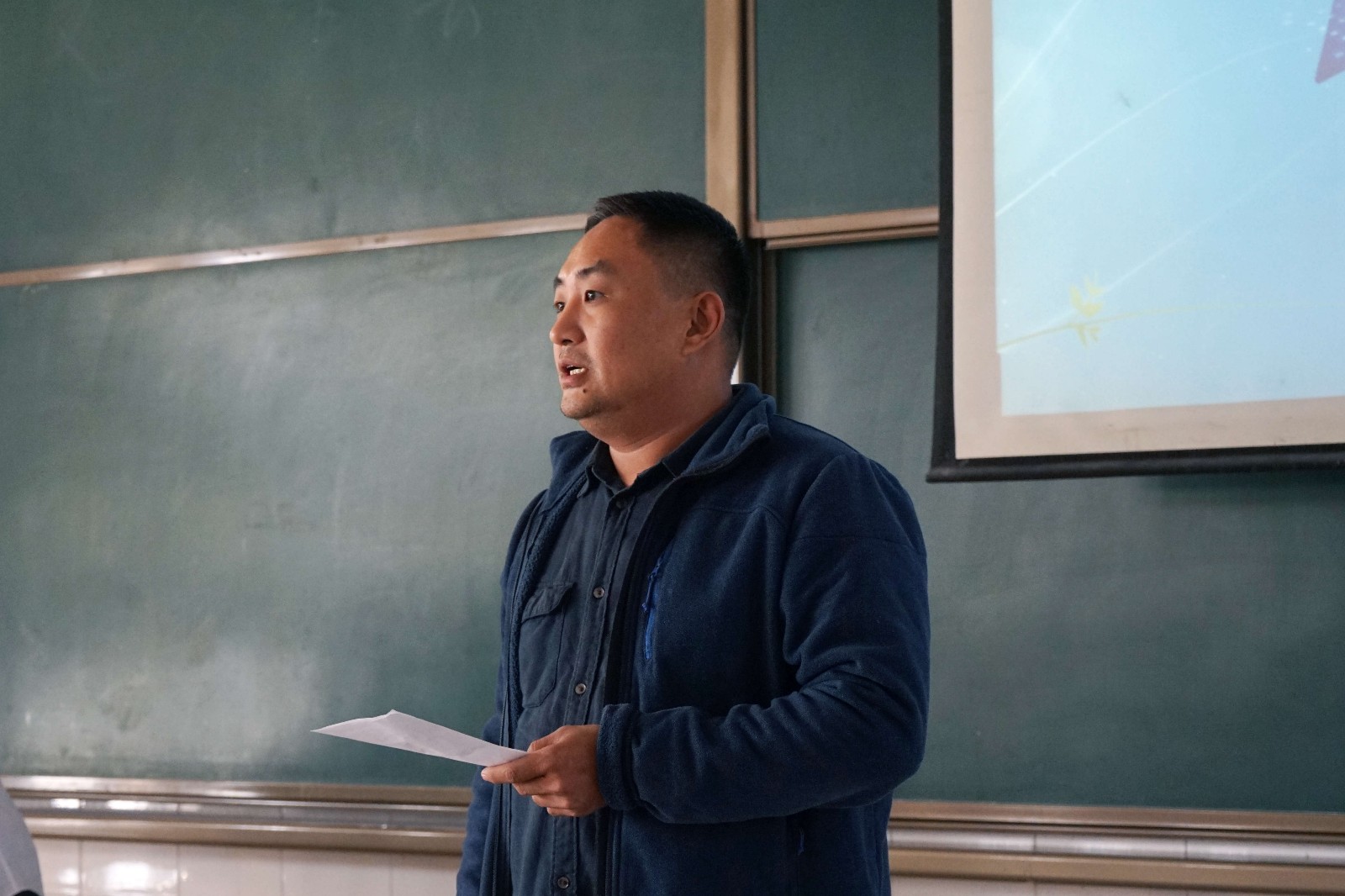 艺术设计系动漫教研室组织“虚拟现实技术分享与体验”活动