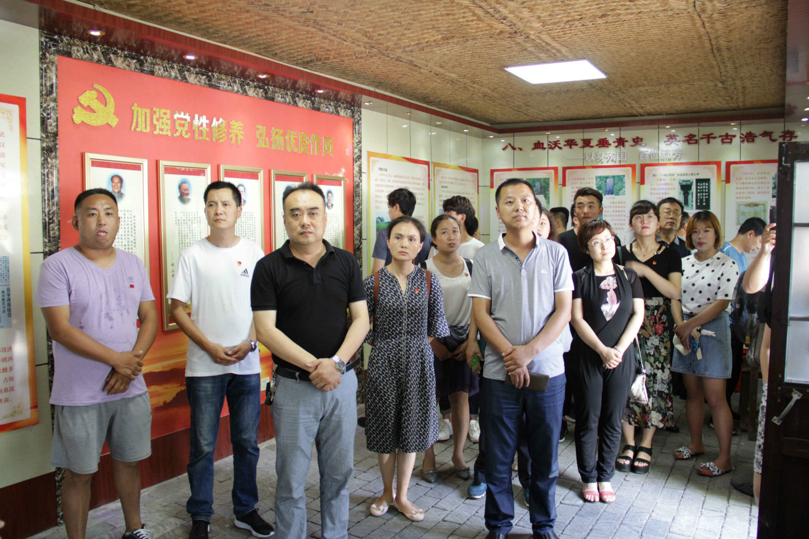 参观红色教育基地接受革命精神洗礼艺术设计系党支部参观革命英雄马耀南故居