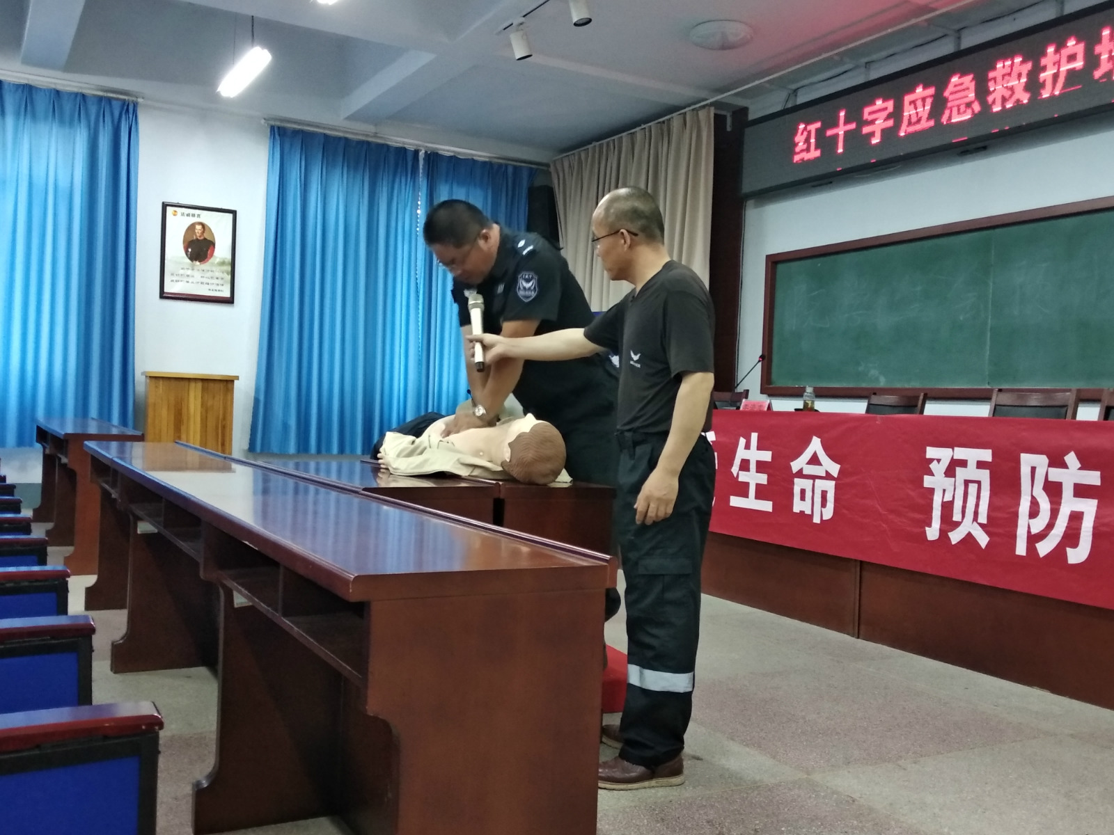 团委开展红十字应急救护培训