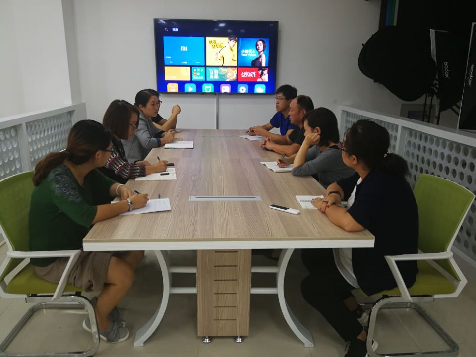 山东万里海饮食文化有限公司等企业领导来校洽谈创客空间入驻模式