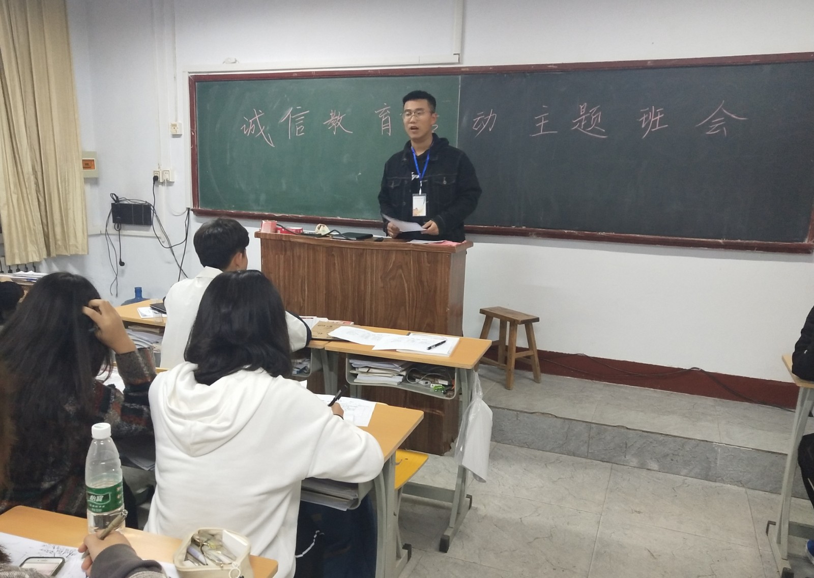 艺术设计系开展诚信宣讲活动并组织诚信主题班会