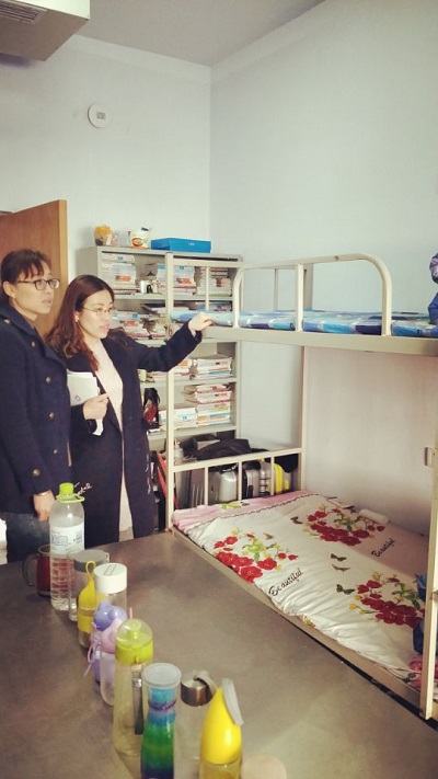 遵守规章制度，创造文明宿舍——工商管理系进行学生公寓安全大检查