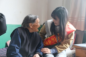 青春暖夕阳-志愿走进敬老院