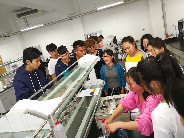 轻化工程系第二届“艾文化学杯配色技术技能竞赛”成功举办