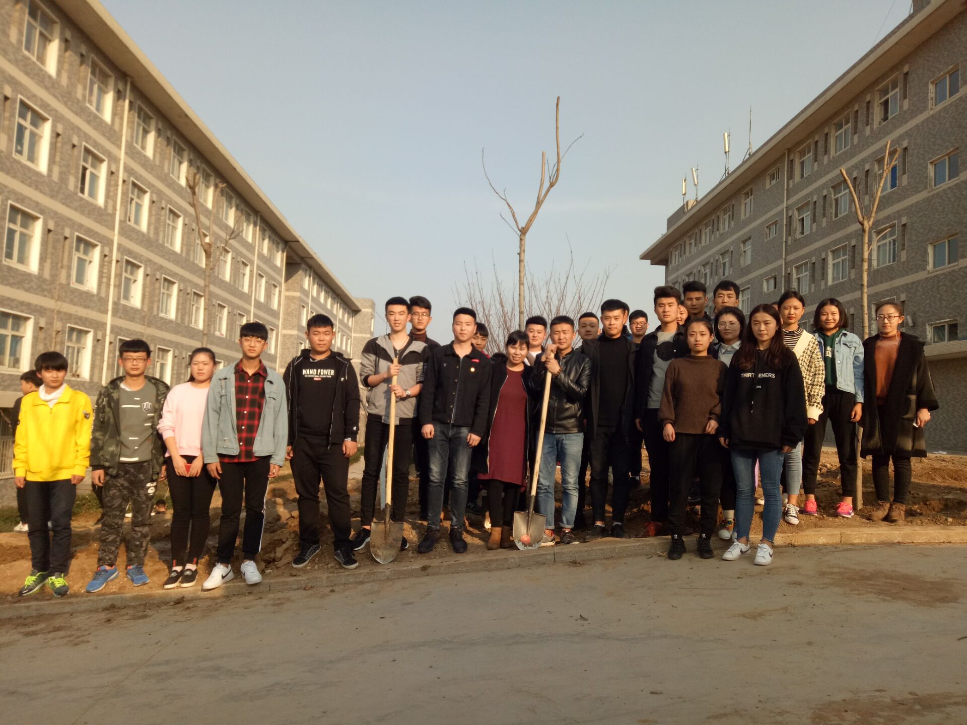 春风十里,种了心意—轻化工程系植树活动