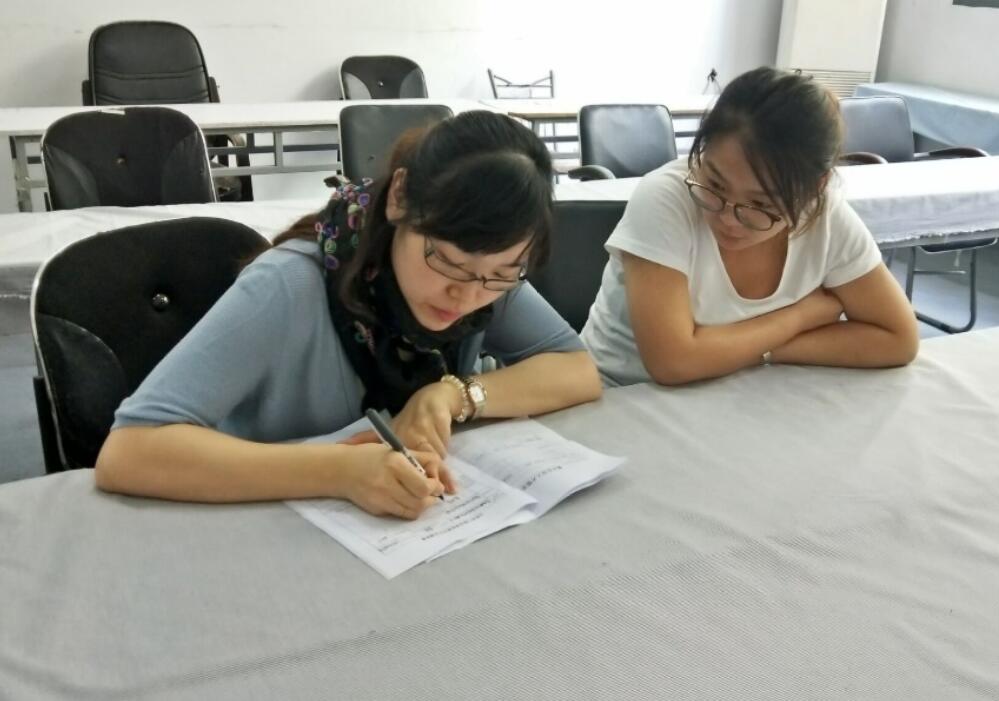 纺织服装工程系教师走访青岛绮丽高级时装有限公司