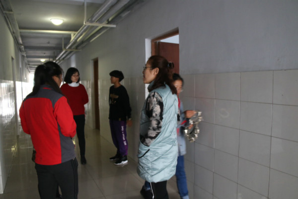 工商管理系进行学生公寓卫生与安全自查