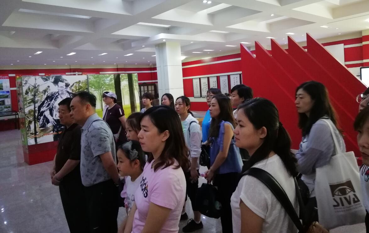 纺织服装工程系党支部开展“学习焦裕禄精神，做合格党员”主题党日活动