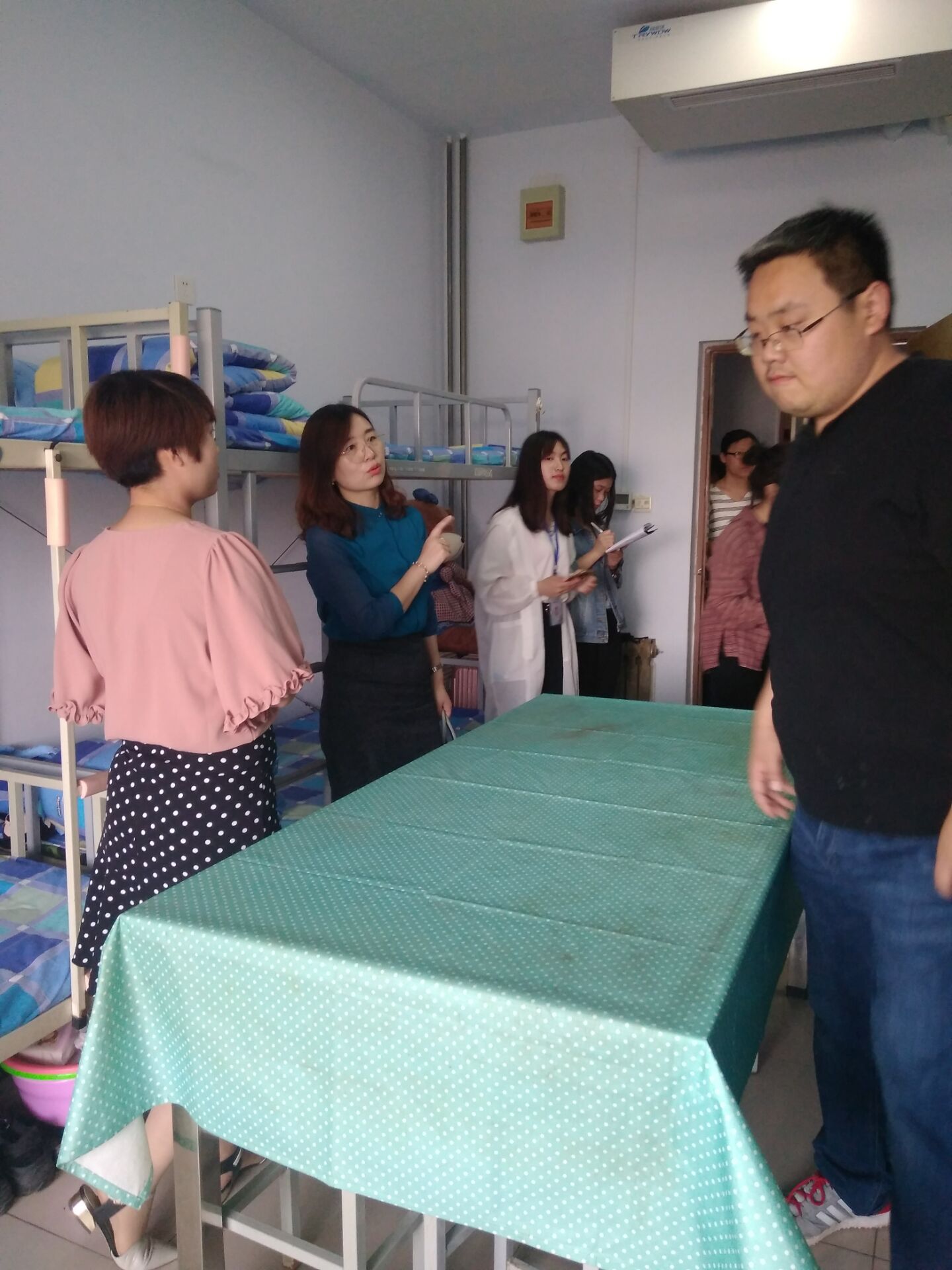 纺织服装工程系学生宿舍内务卫生大检查活动