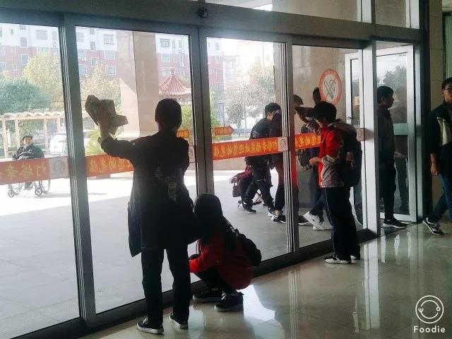 “弘扬雷锋精神 争做新时代青年”