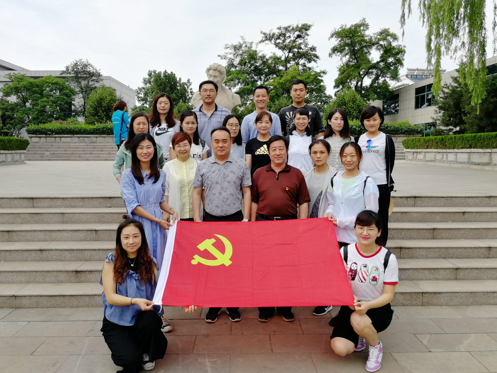 艺术设计系开展“学习焦裕禄精神，做合格党员”主题党日活动