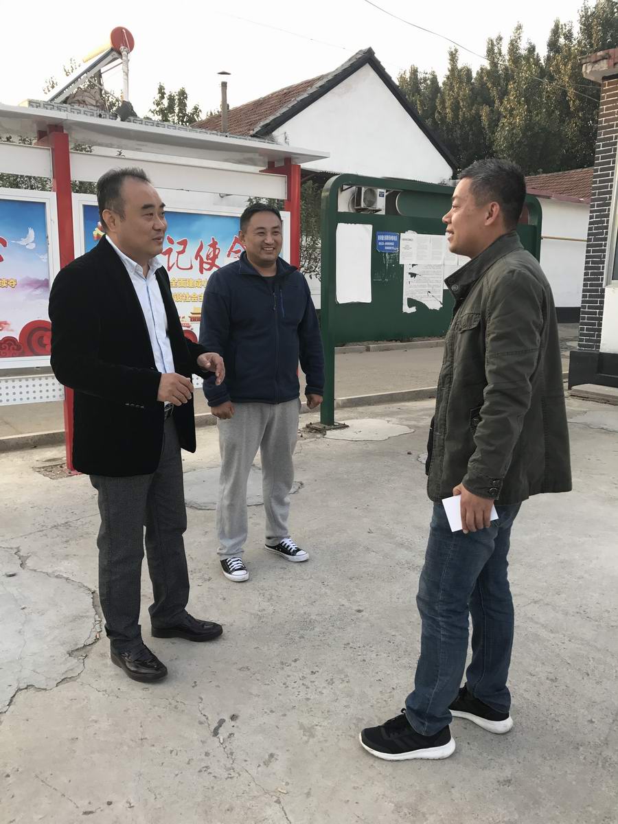 艺术师生再入西平墙绘 实践才艺助力文明建设