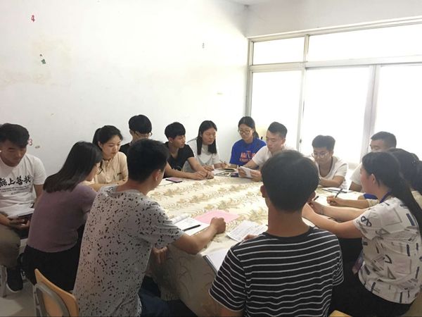 “颐心居”公寓社区组委会举办换届培训动员会暨工作务虚会