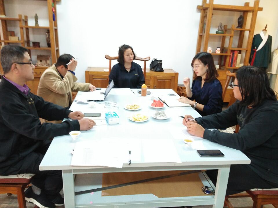 纺织服装工程系与舜唐服饰文化研究院进行校企合作工作洽谈