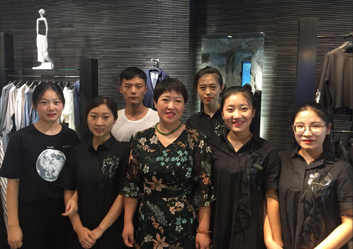 纺织服装工程系教师走访南京圣迪奥时装有限公司济南分公司