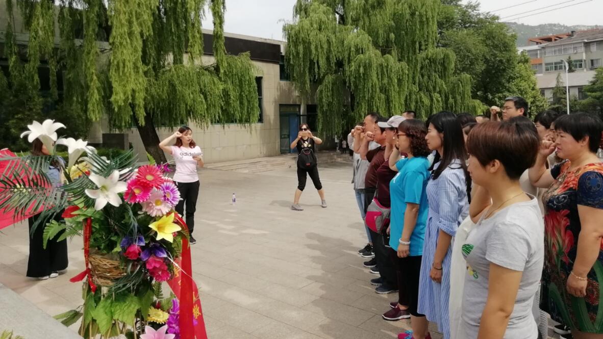 纺织服装工程系党支部开展“学习焦裕禄精神，做合格党员”主题党日活动