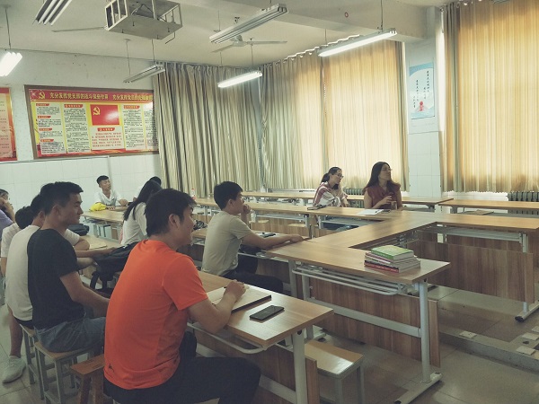 工商管理系创新创业大赛预演进行时