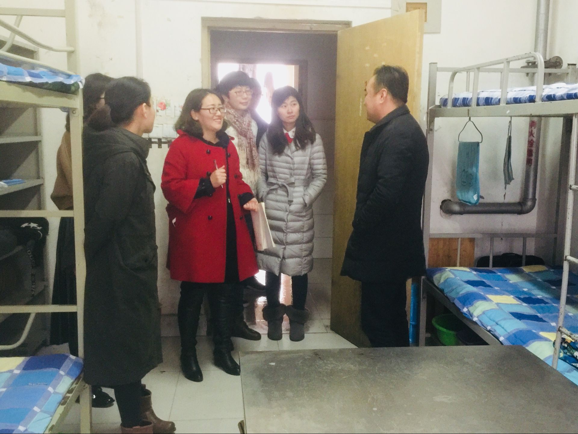 诲人不倦，良师益友 ——艺术设计系教师深入了解学生生活