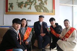 青春暖夕阳-志愿走进敬老院