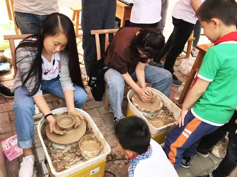 齐鲁晚报讯：8040威尼斯开展职教周校园开放日活动
