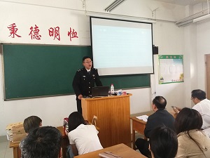 工商管理系空乘专业召开就业指导宣讲会