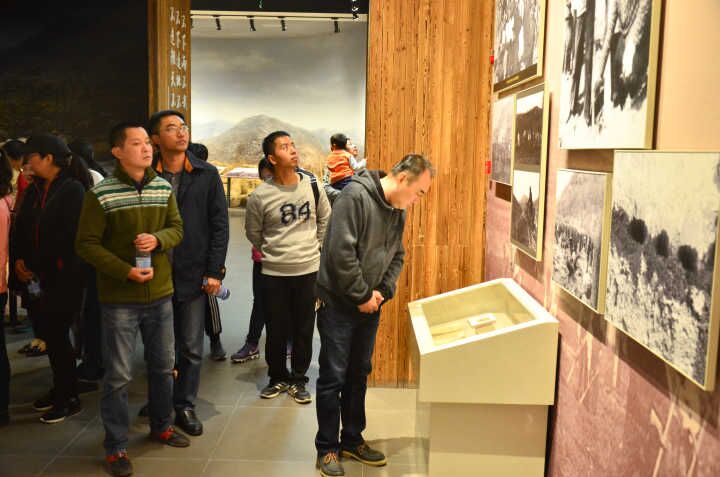 艺术设计系党支部、机关一支部参观原山艰苦奋斗纪念馆