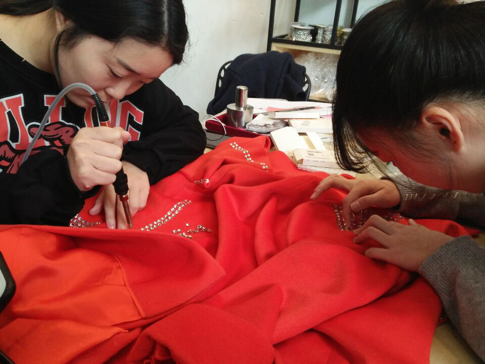 纺织服装工程系教师走访北京万国兰芳服装服饰有限公司