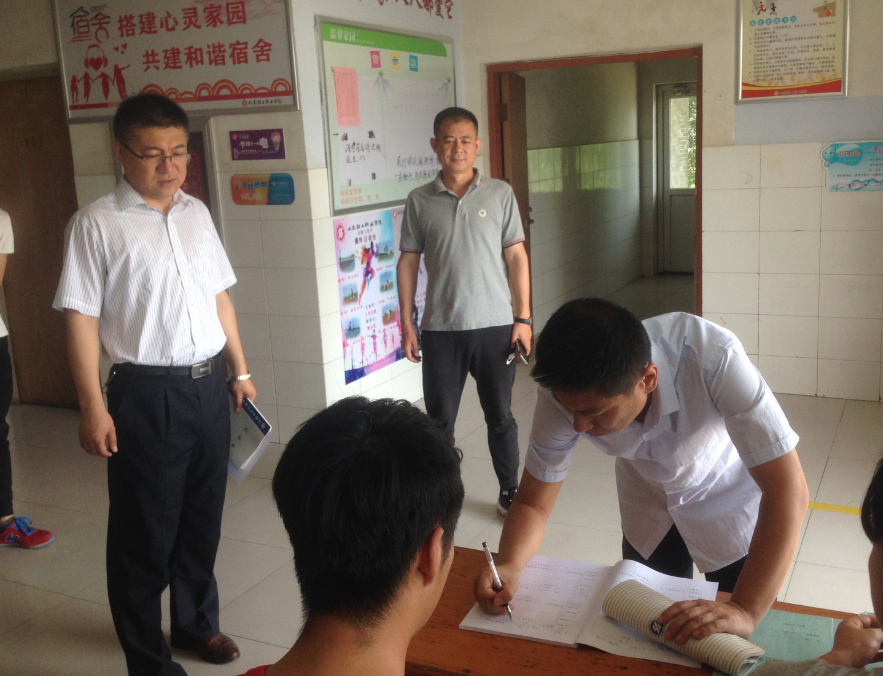 自查-自纠-保安全——信息工程系积极开展6月份公寓安全大检查