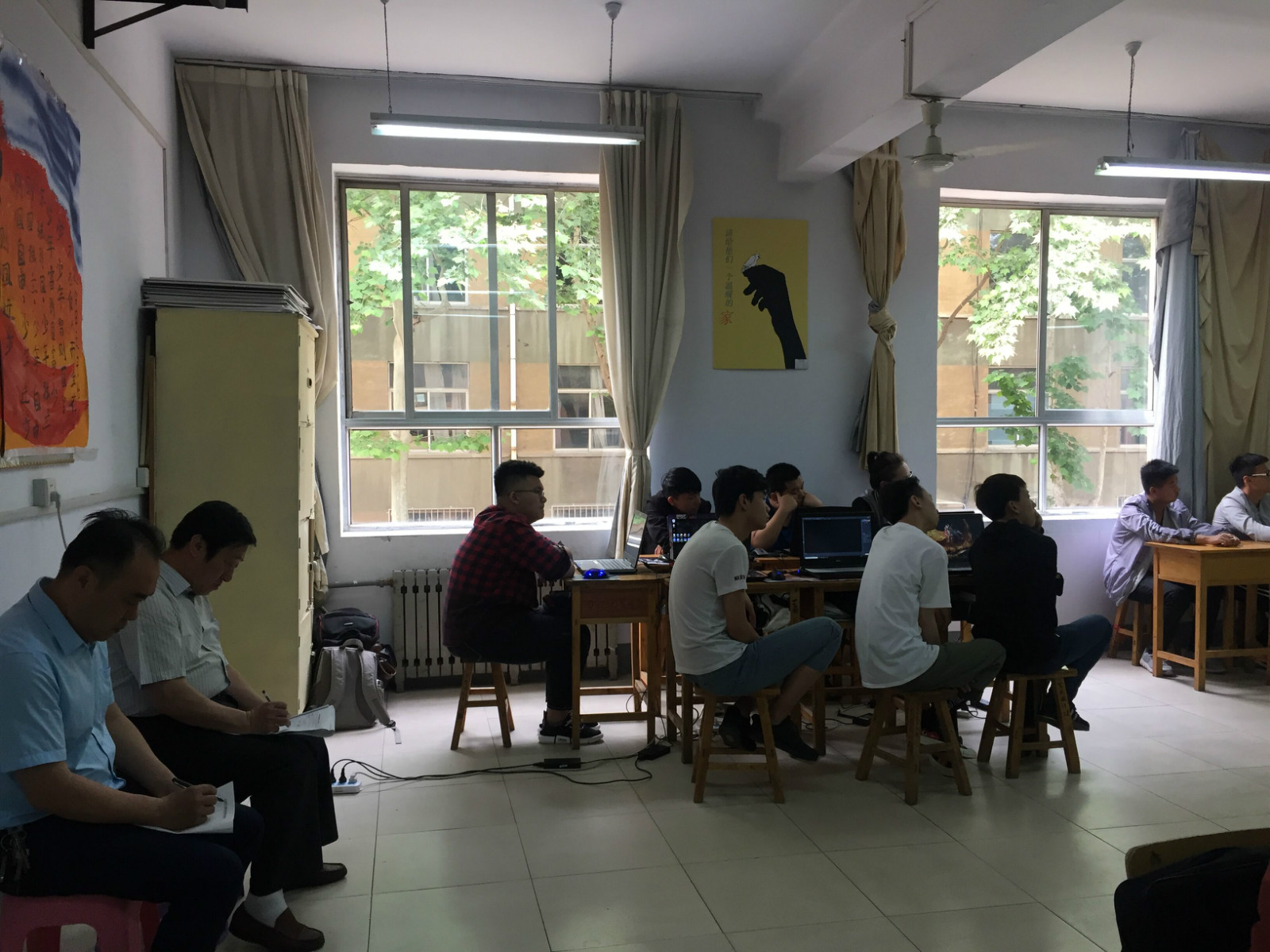 余中兴副书记现场指导艺术设计系教学工作