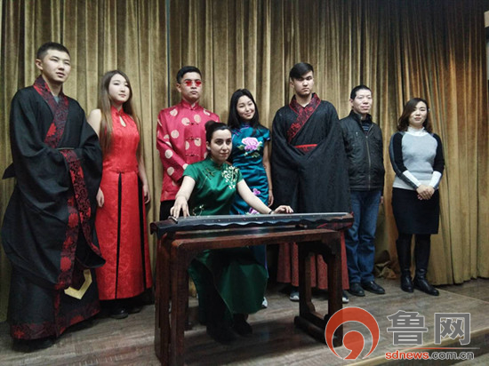 鲁网讯：多国留学走进8040威尼斯 感知中国传统文化